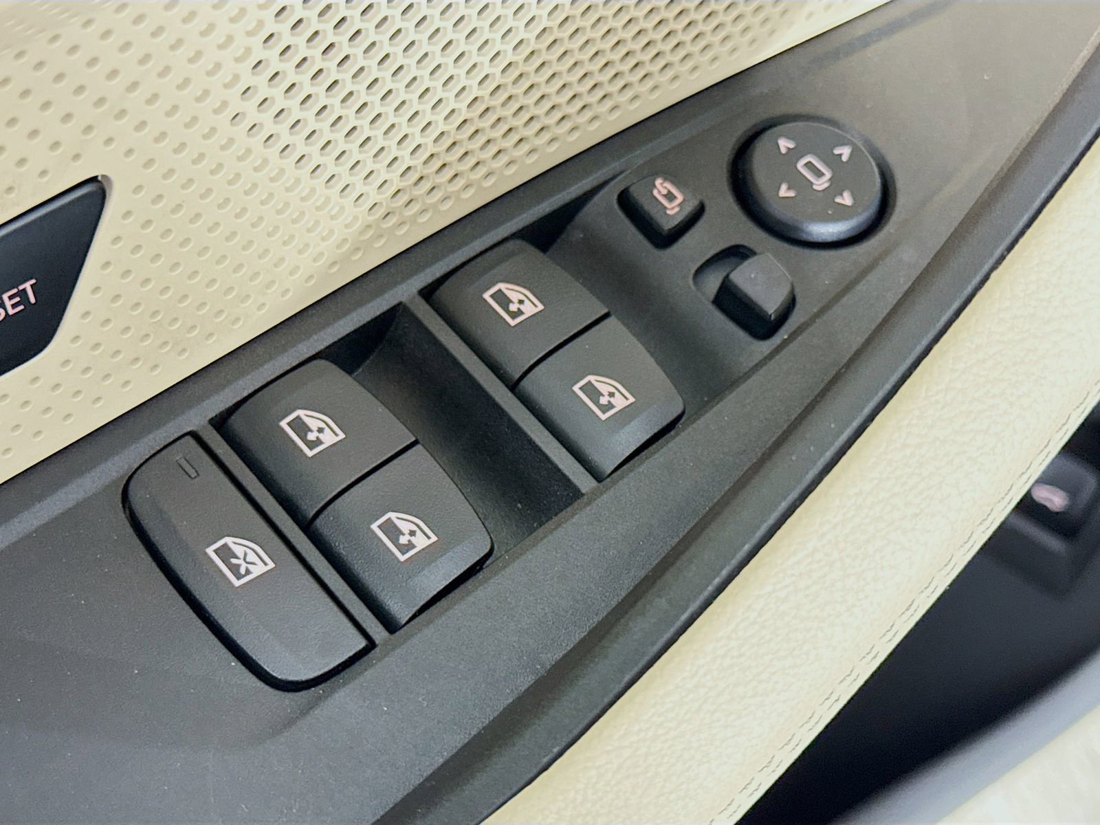 Certified 2024 BMW i4 eDrive35 w/ Convenience Package image 18