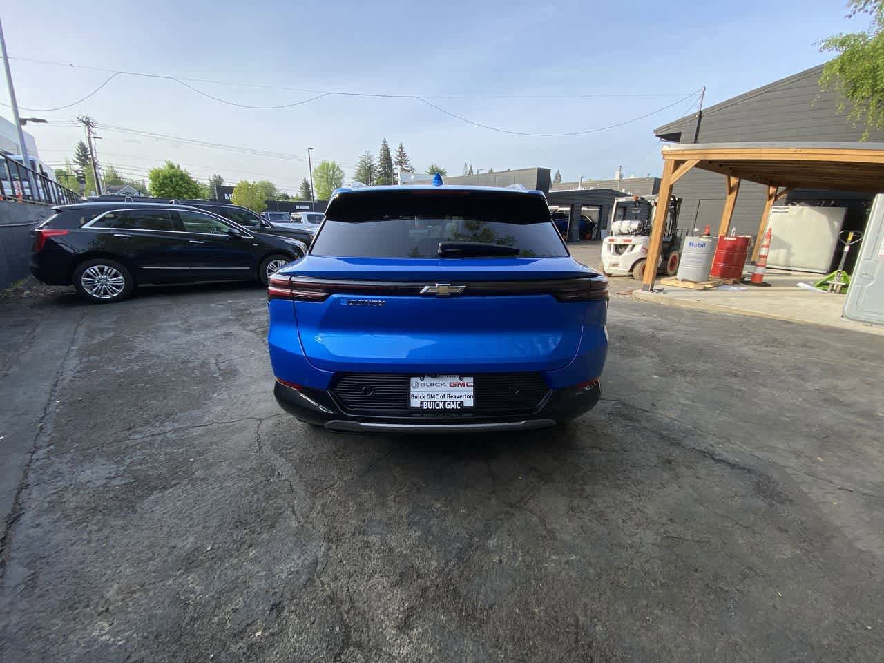 Used 2025 Chevrolet Equinox EV LT w/ LPO, All-Weather Mat Package FWD image 5