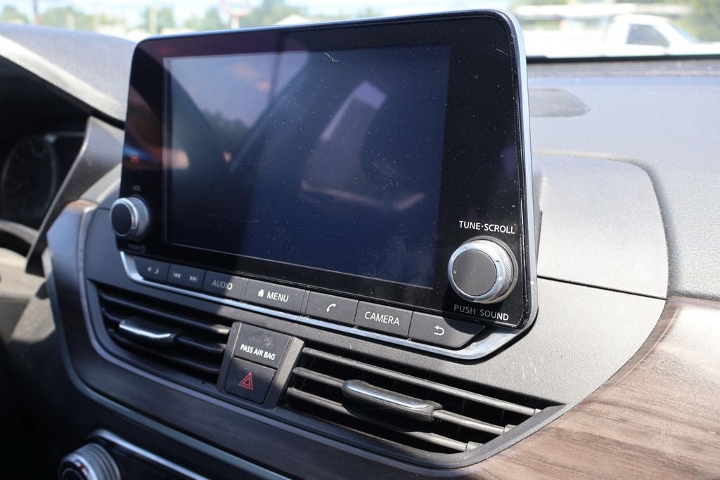 Used 2024 Nissan Altima 2.5 SV FWD image 16