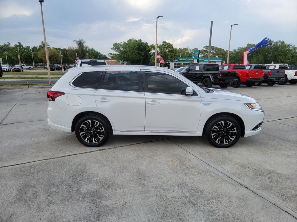 Used 2018 Mitsubishi Outlander 4WD Plug-In Hybrid image 6