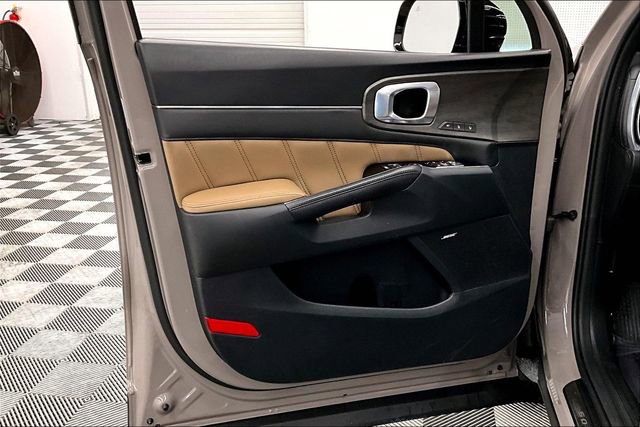 Used 2025 Kia Sorento SX Prestige w/ Olive Brown Leather Package AWD/4WD image 19