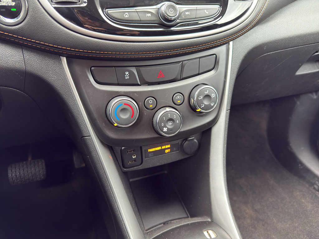 Used 2020 Chevrolet Trax LT w/ LT Convenience Package image 25