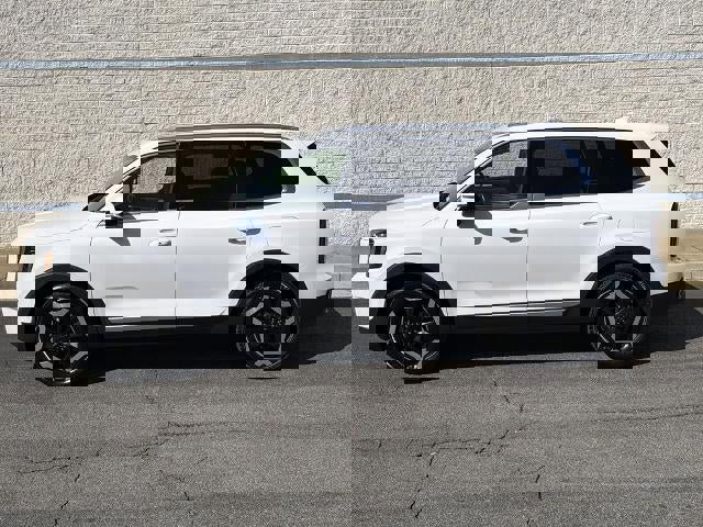 Used 2023 Kia Telluride EX w/ EX Captain's Chair Package image 4