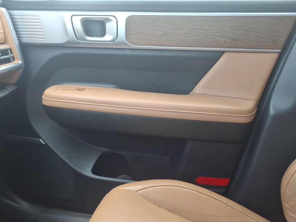 Used 2024 Hyundai Santa Fe Limited FWD image 27