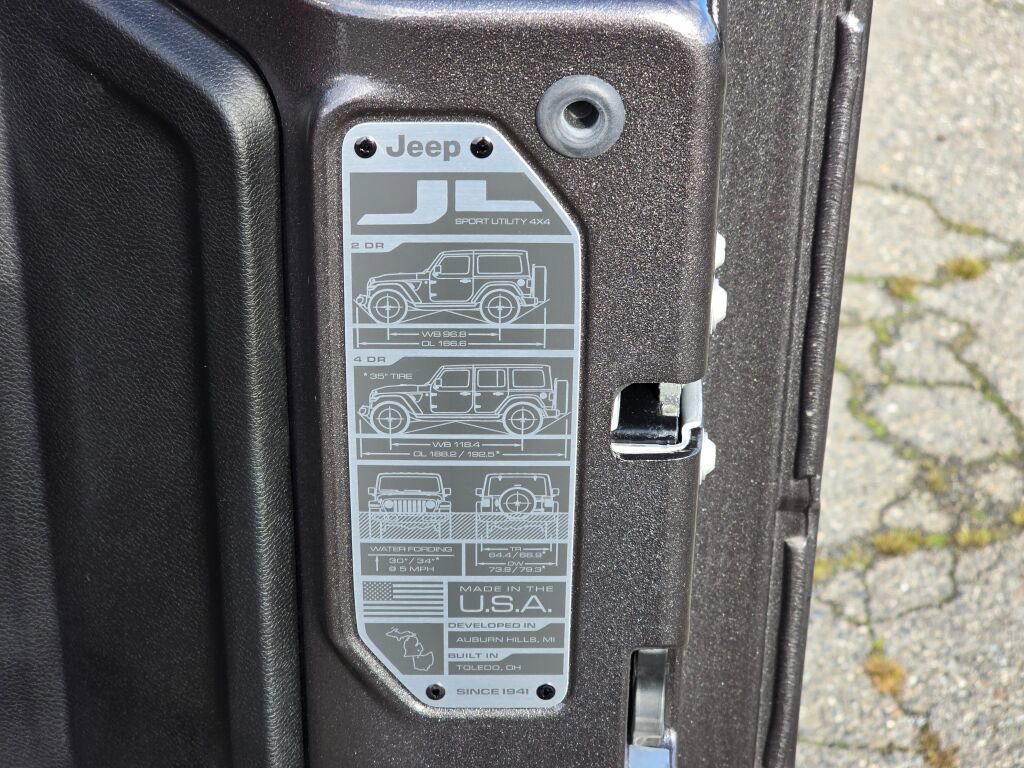Used 2024 Jeep Wrangler Unlimited Rubicon w/ Convenience Group image 16