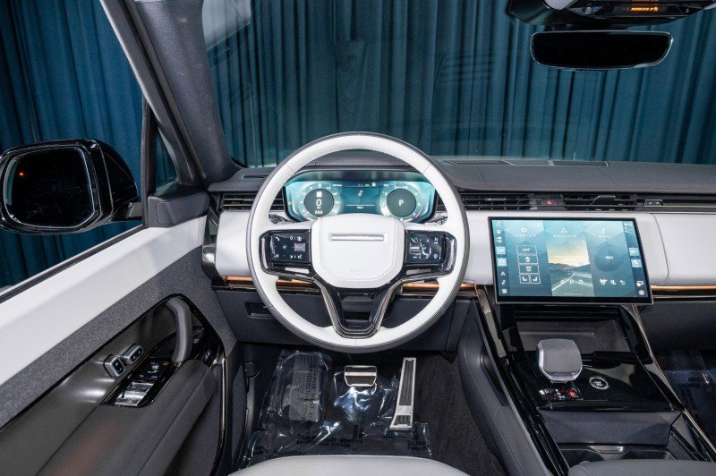 Used 2025 Land Rover Range Rover Sport Dynamic SE image 16