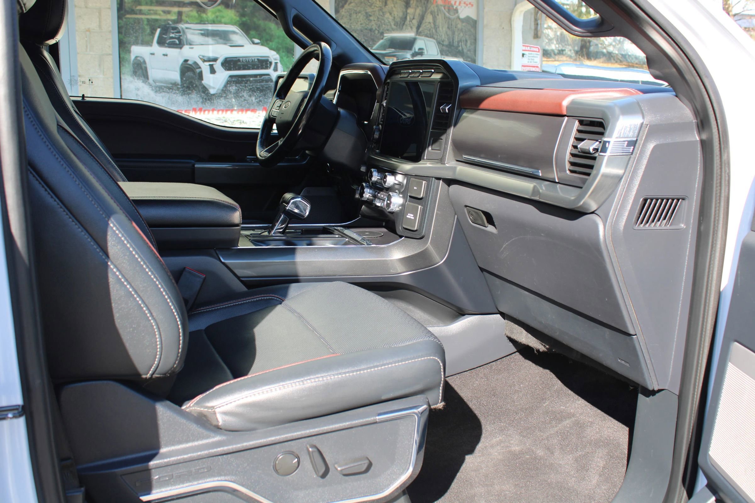 Used 2022 Ford F150 Lariat w/ Max Trailer Tow Package image 18