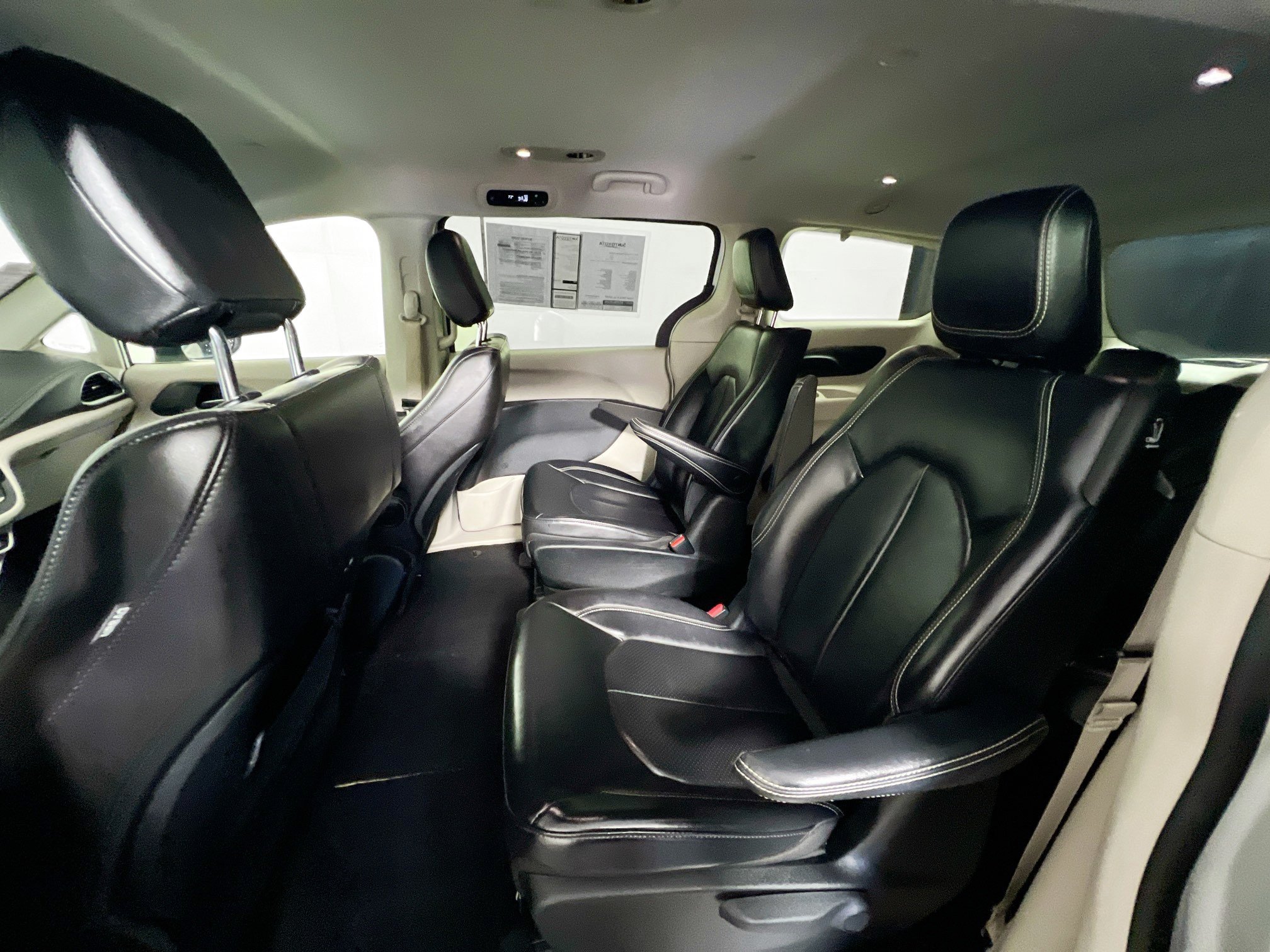 Used 2023 Chrysler Pacifica Touring-L FWD image 28