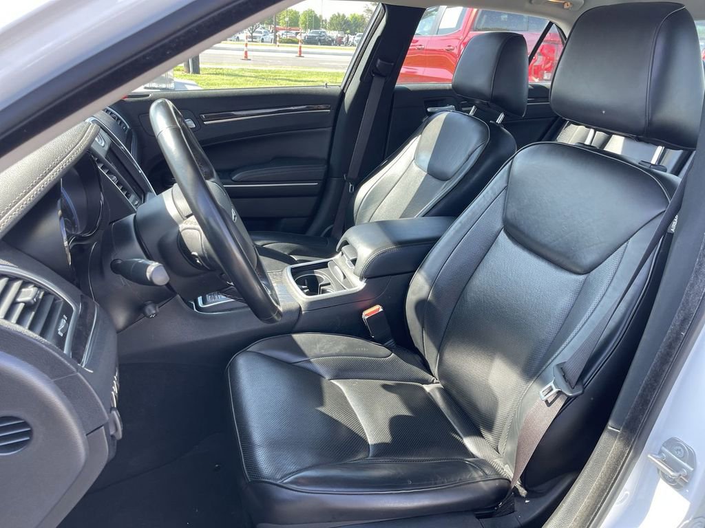 Used 2022 Chrysler 300 Touring L w/ Comfort Group RWD image 11