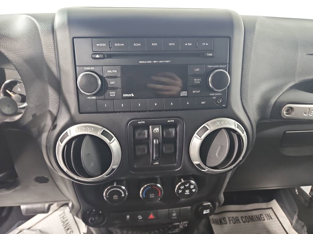 Used 2015 Jeep Wrangler Unlimited Sahara image 19