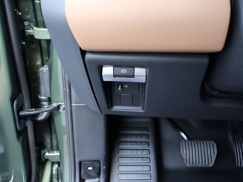 New 2026 Land Rover Defender 110 X-Dynamic SE image 35