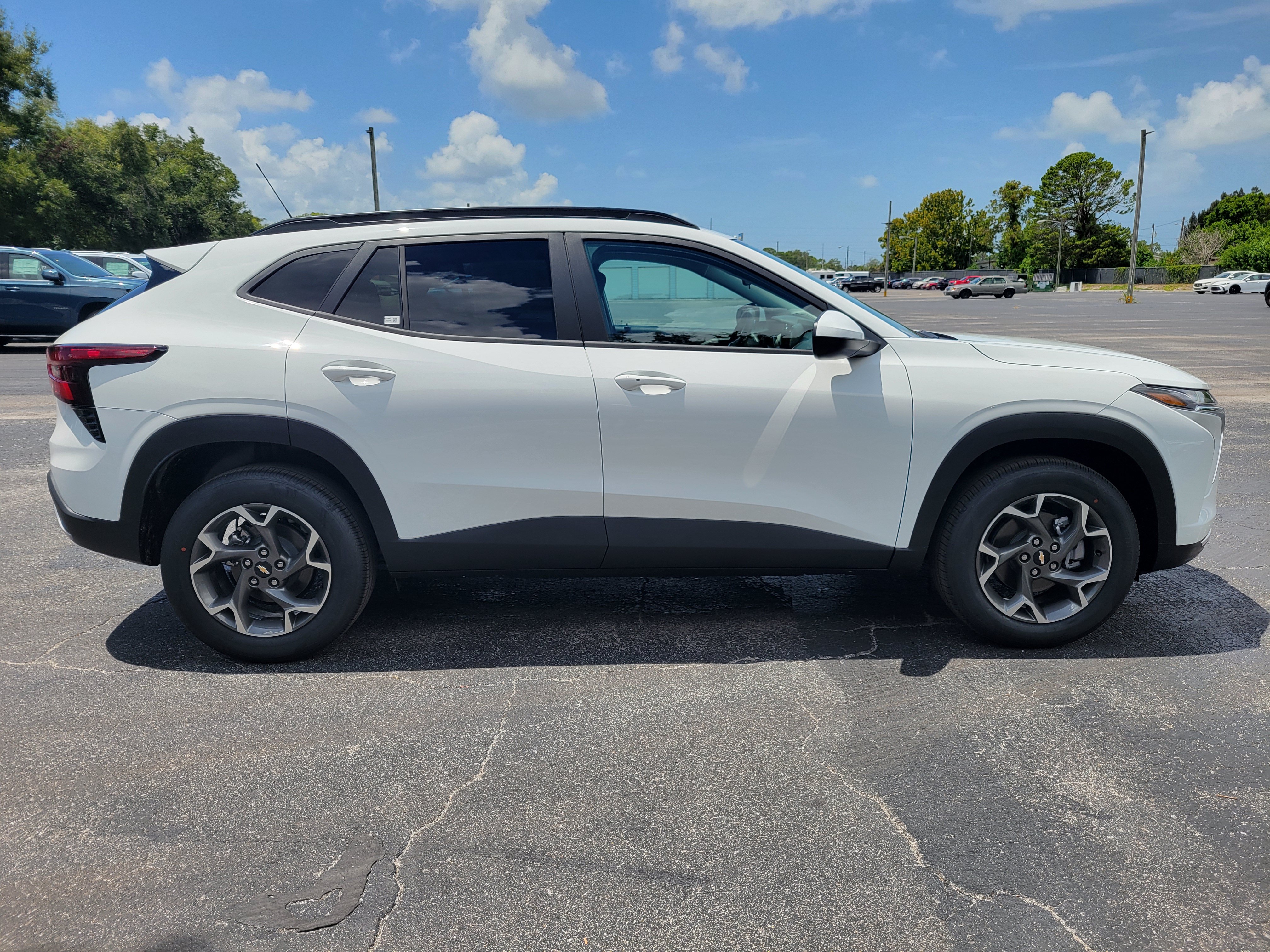 New 2026 Chevrolet Trax LT w/ Driver Confidence Package FWD image 4