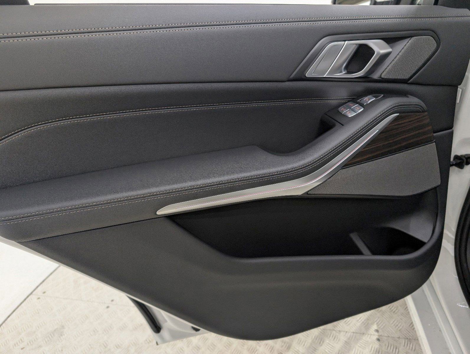 Used 2025 BMW X7 xDrive40i w/ Premium Package image 23