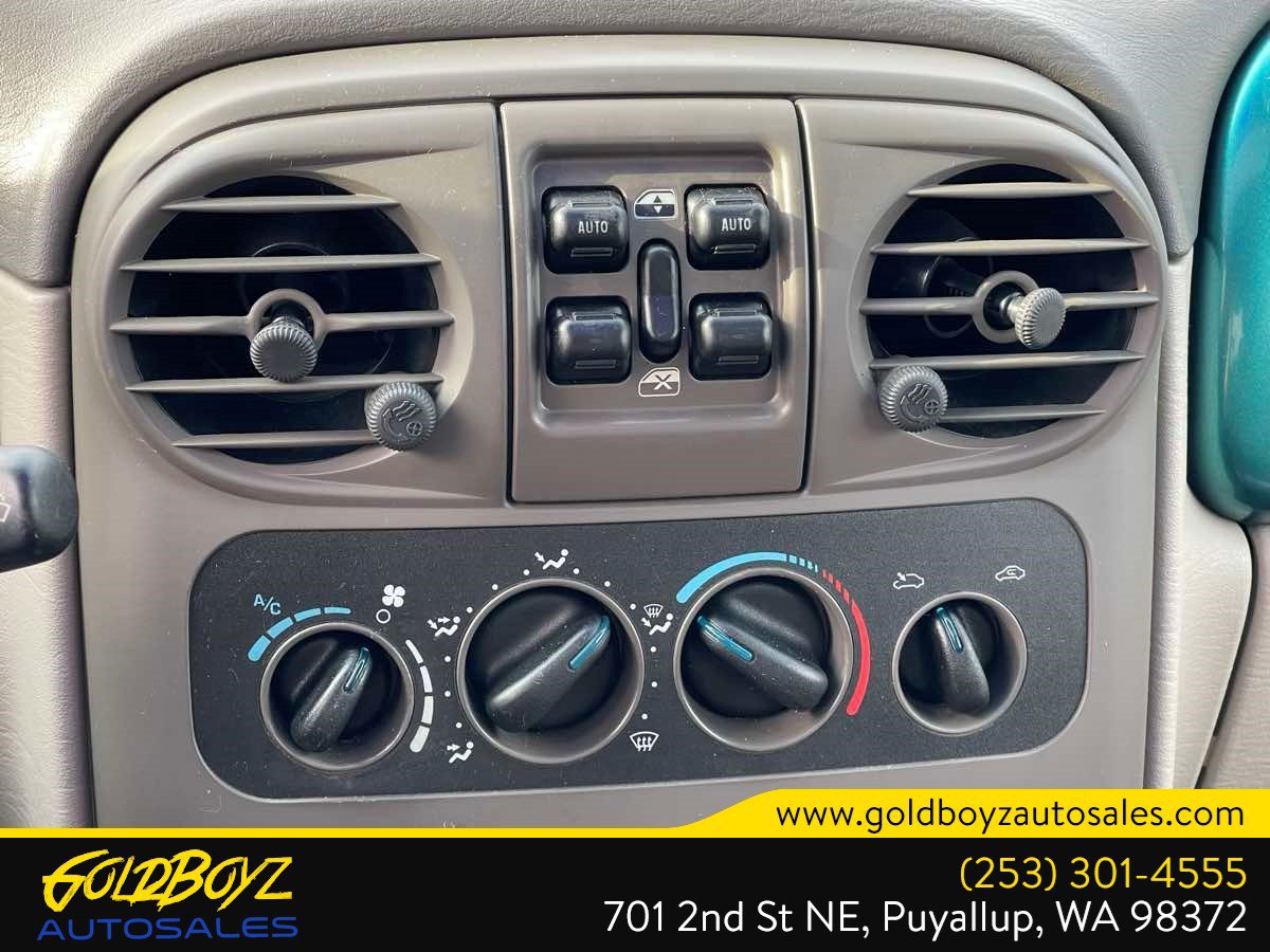 Used 2004 Chrysler PT Cruiser Limited w/ Chrome Accents Group FWD image 32