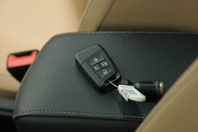 Used 2024 Volkswagen Tiguan SE image 39