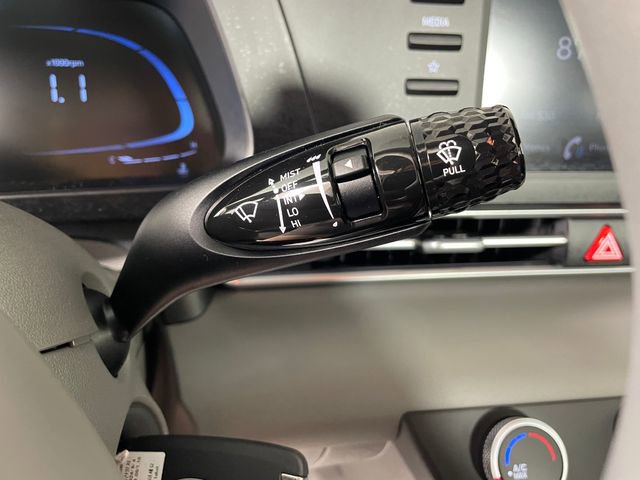 Certified 2025 Hyundai Elantra SE w/ Cargo Package image 14