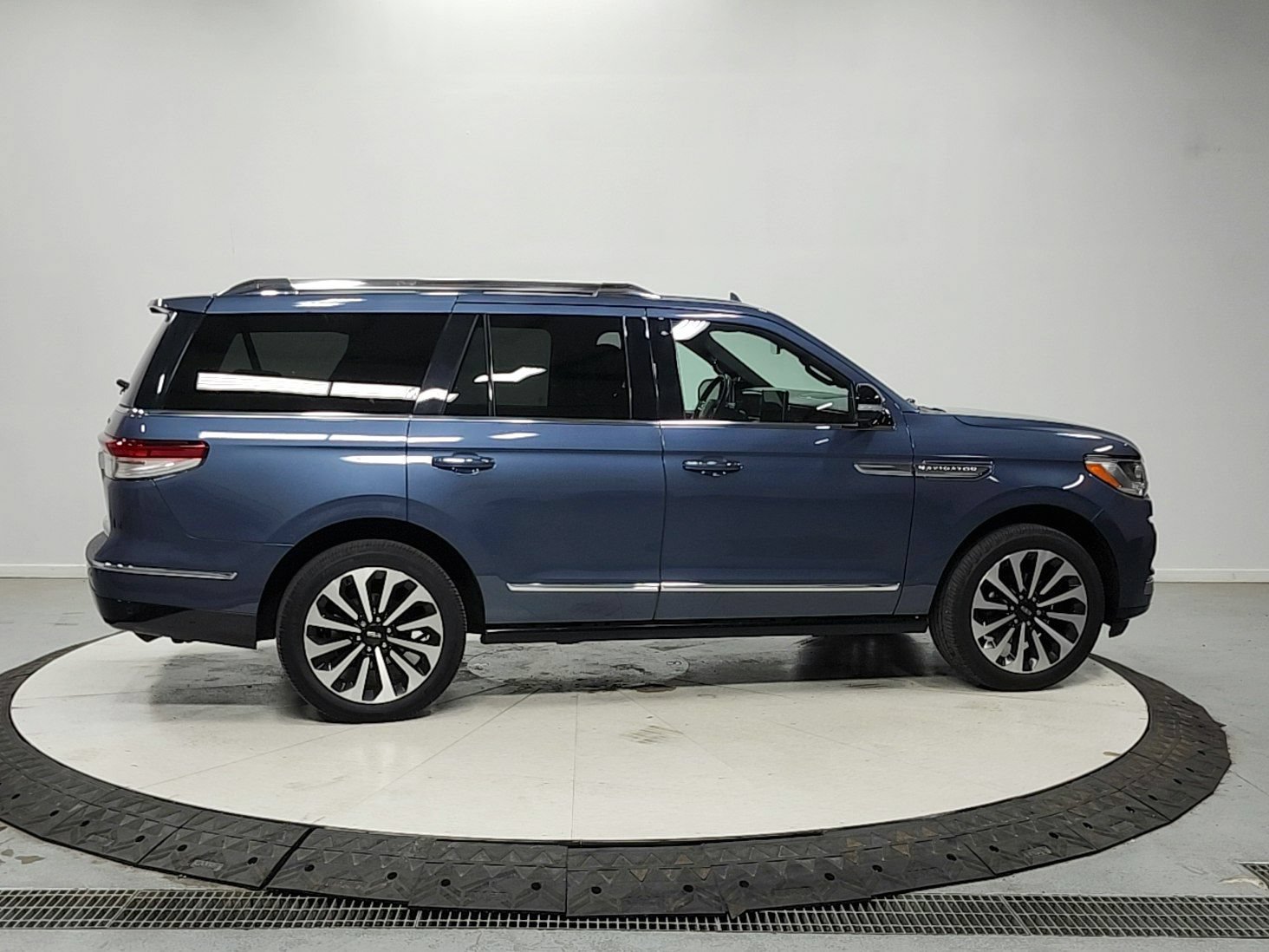 Used 2022 Lincoln Navigator Reserve AWD/4WD image 8