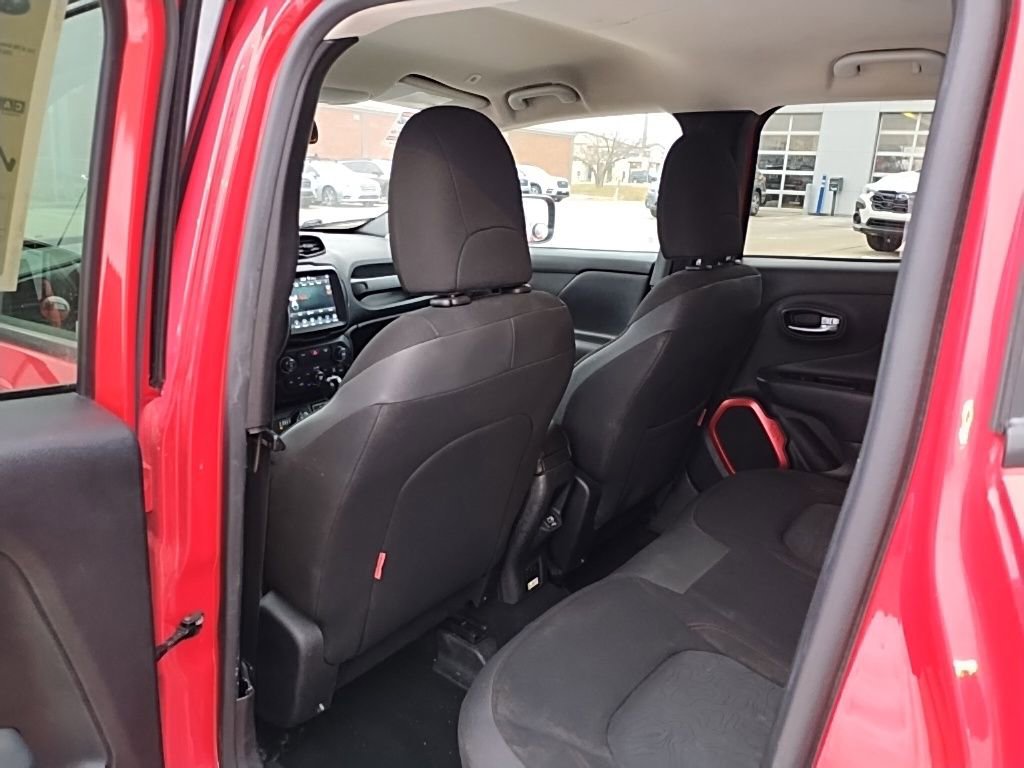 Used 2019 Jeep Renegade Trailhawk w/ UConnect 8.4 Nav Group image 46