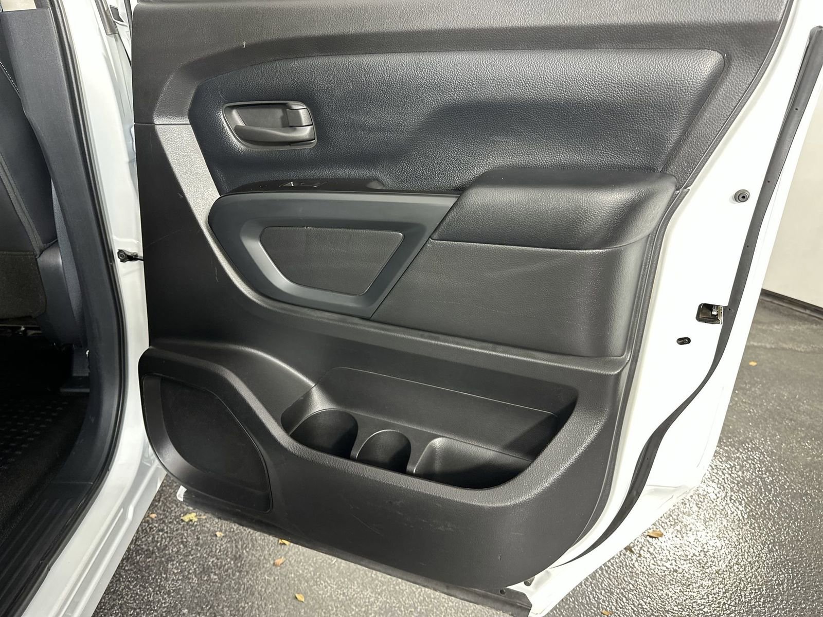 Used 2019 Nissan Titan S AWD/4WD image 32