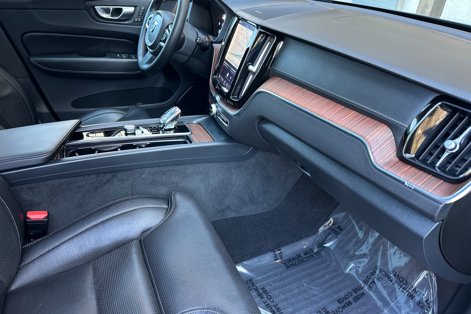 Certified 2023 Volvo XC60 B5 Ultimate w/ Climate Package FWD image 18