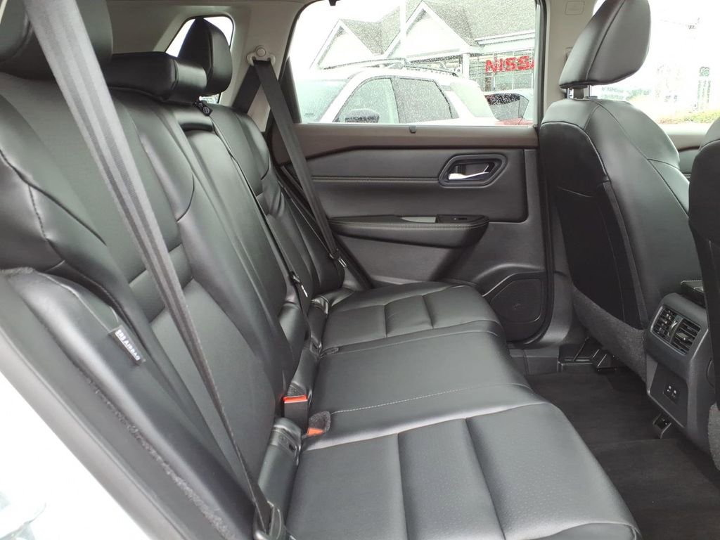 Certified 2023 Nissan Rogue SV w/ SV Premium Package image 6