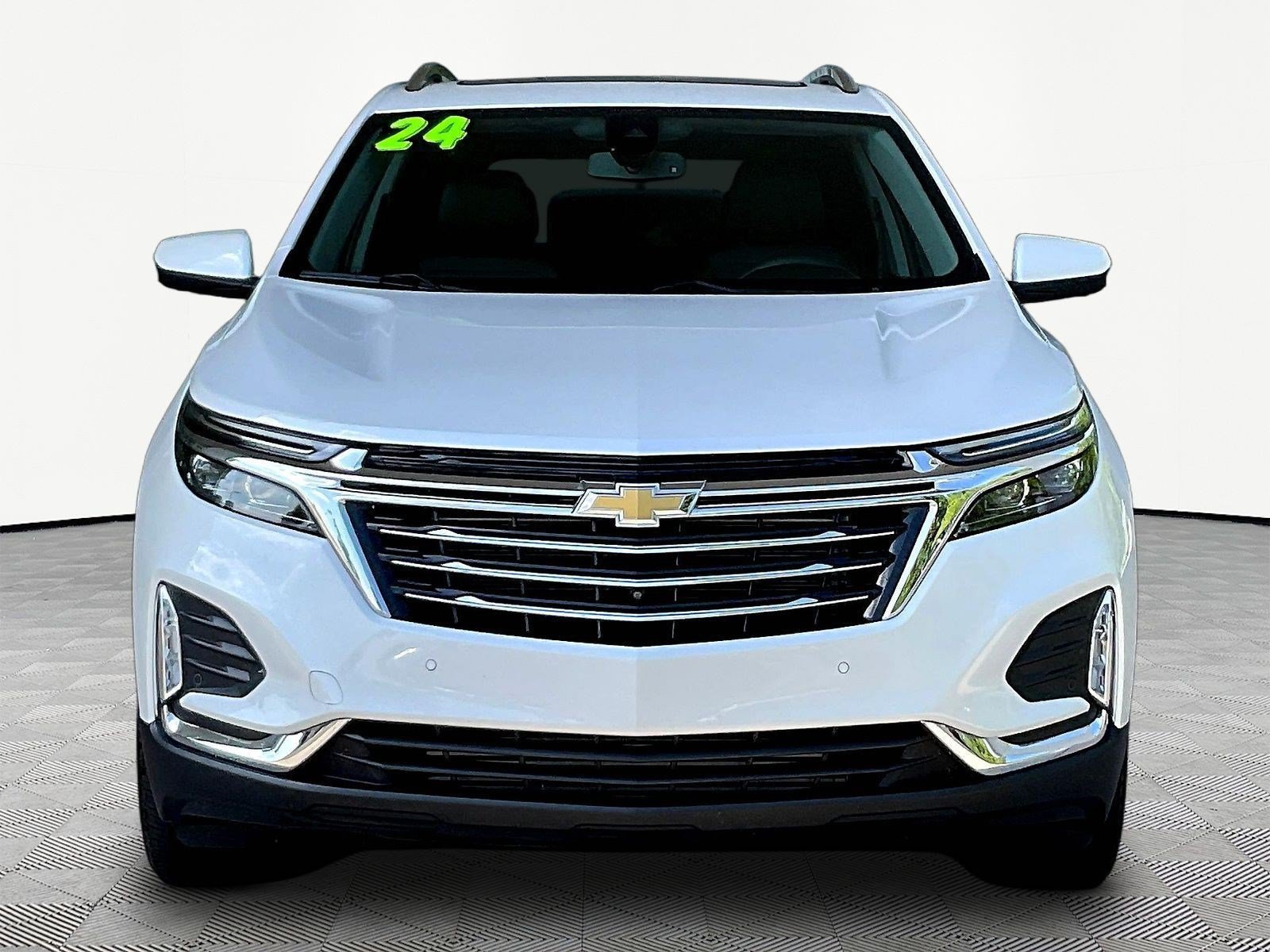 Used 2024 Chevrolet Equinox Premier AWD/4WD image 2