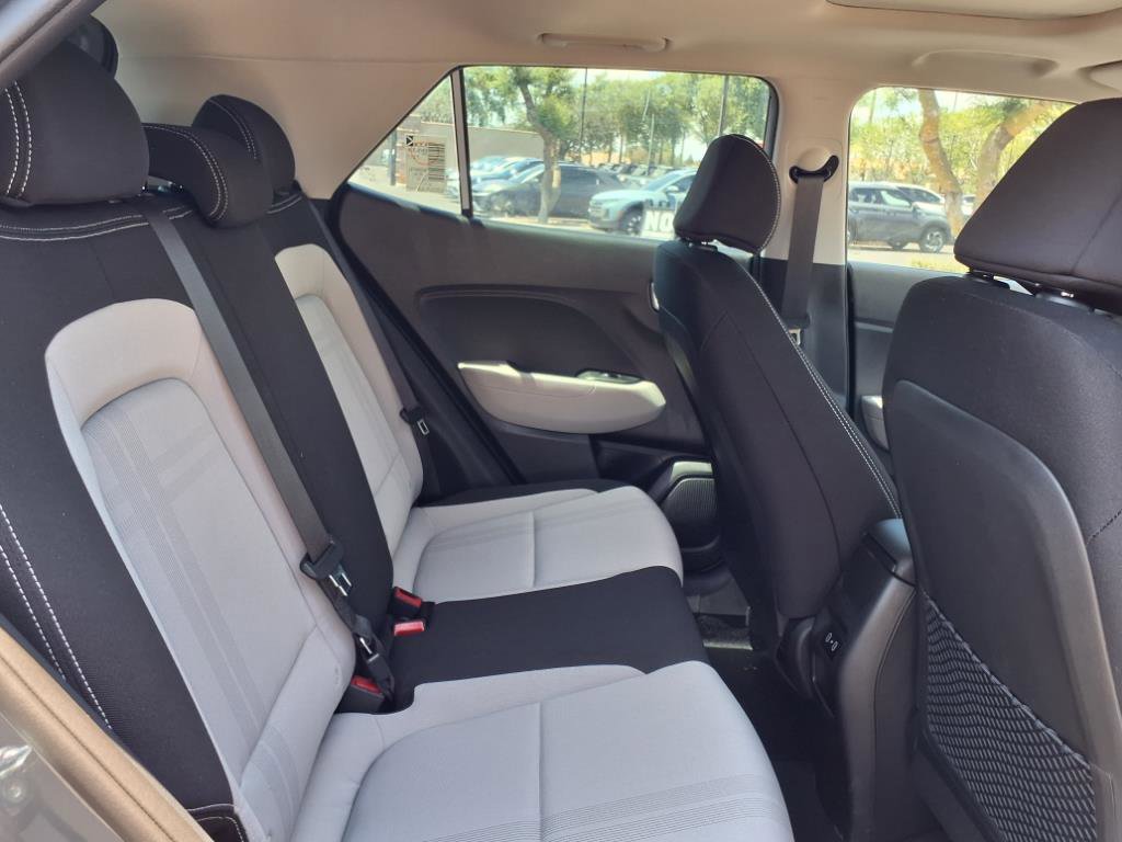 Certified 2025 Hyundai Venue SEL image 9