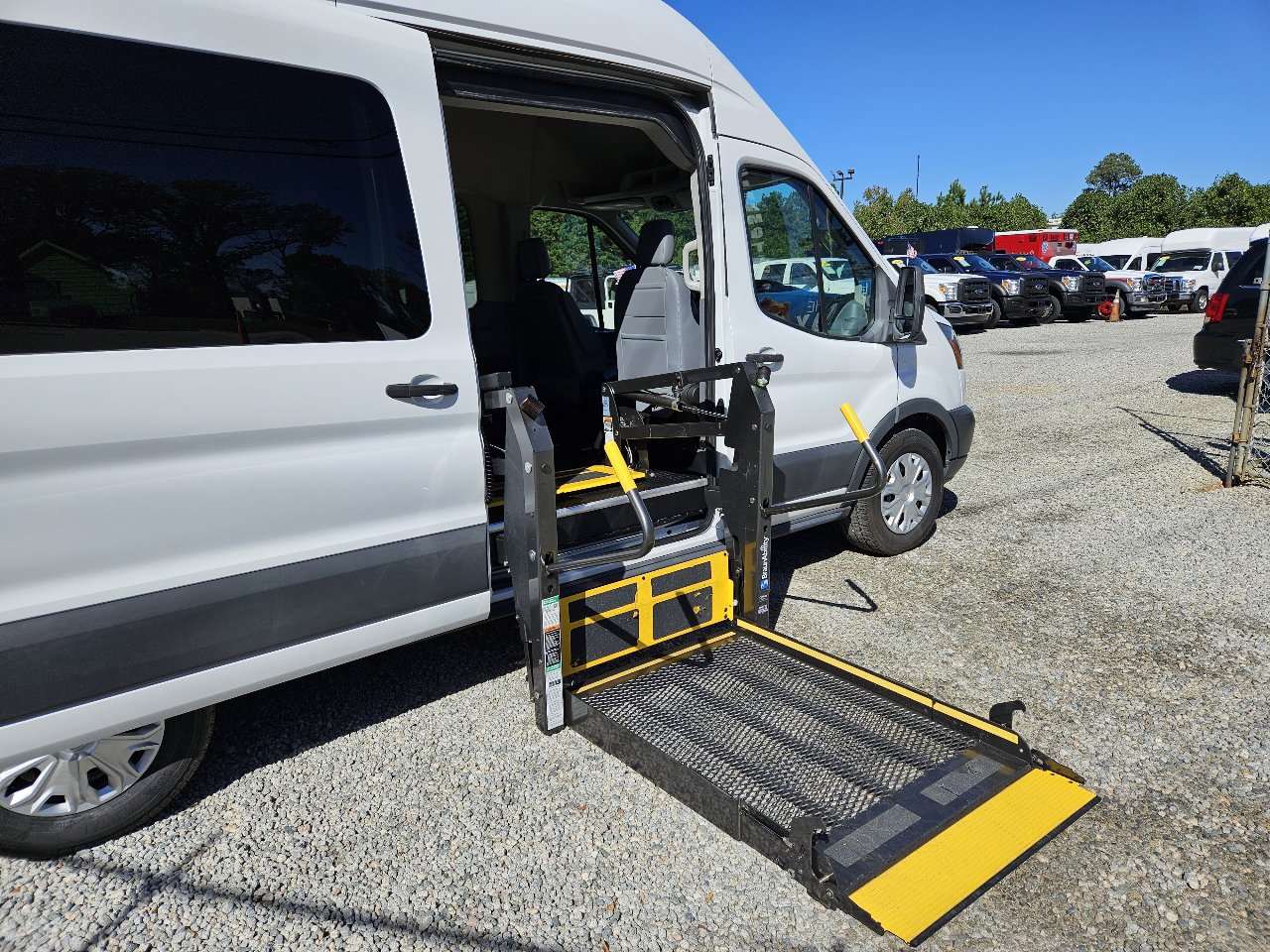 Used 2017 Ford Transit 350 XL image 23