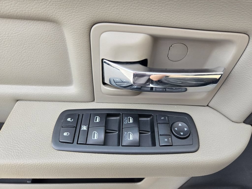 Used 2012 RAM 1500 Classic SLT AWD/4WD image 13
