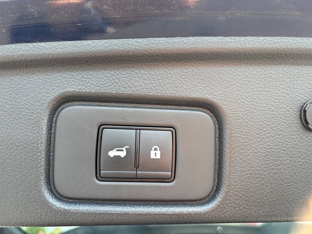 Used 2025 Nissan Pathfinder SV FWD image 29