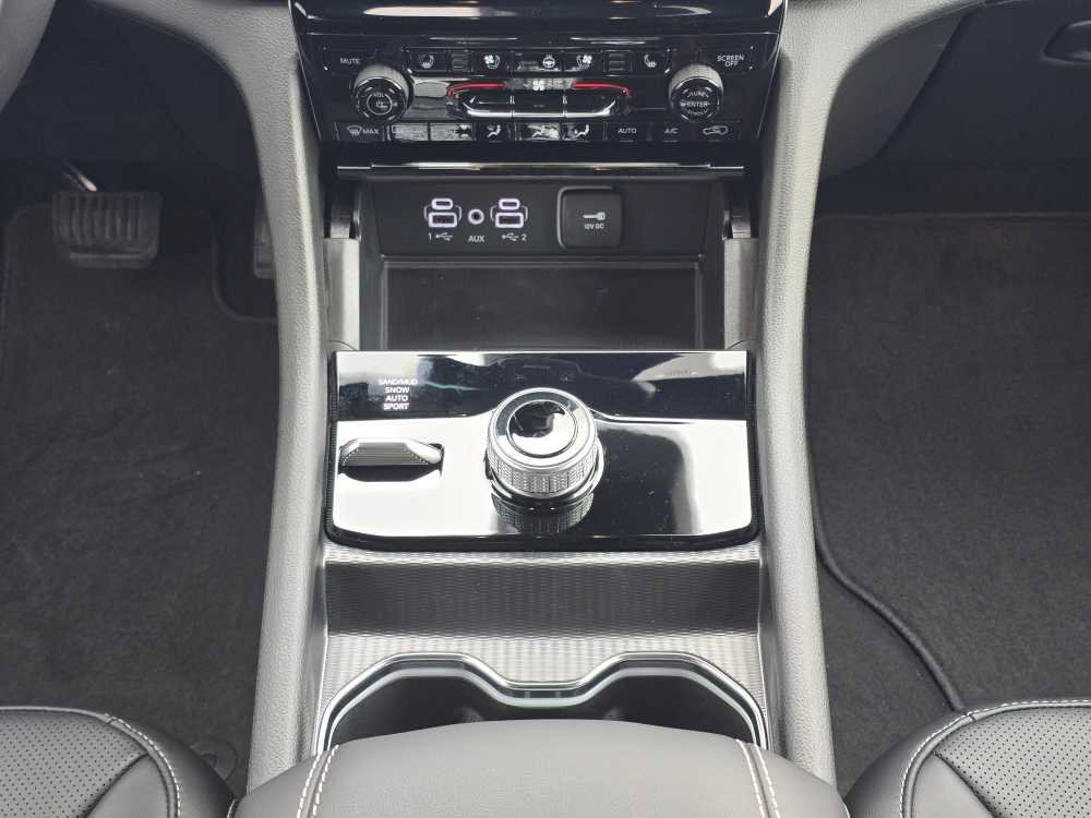 New 2025 Jeep Grand Cherokee L Limited w/ Luxury Tech Group II image 13
