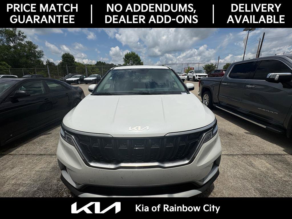 Used 2024 Kia Carnival LX FWD image 1