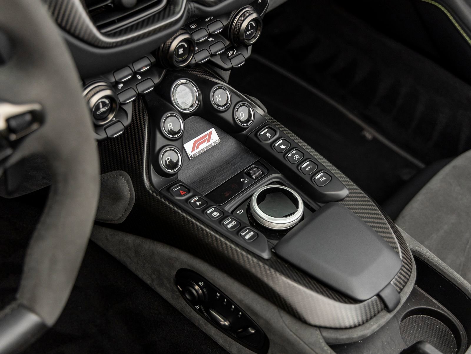 Used 2023 Aston Martin V8 Vantage Roadster RWD image 32