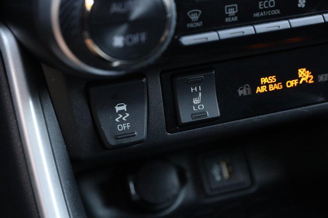 Certified 2025 Toyota RAV4 XLE w/ Weather Package AWD/4WD image 18