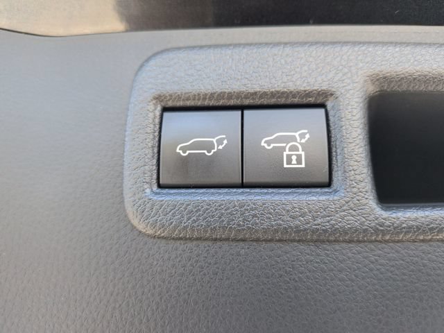 Used 2023 Toyota Venza XLE AWD/4WD image 29