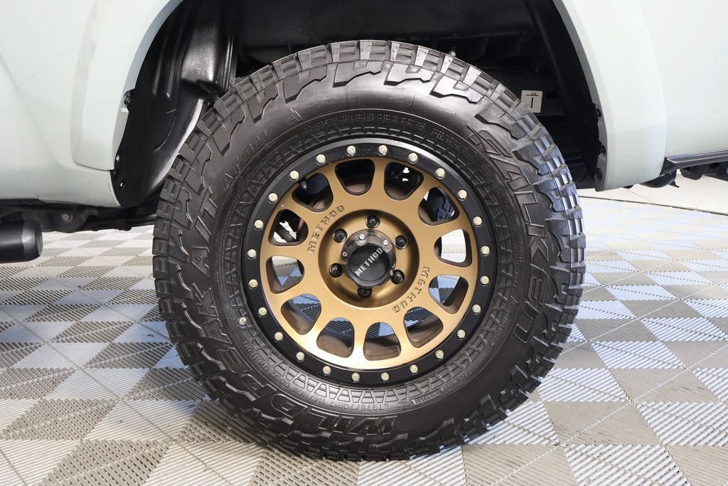 Used 2022 Toyota Tacoma TRD Sport w/ Technology Package AWD/4WD image 16