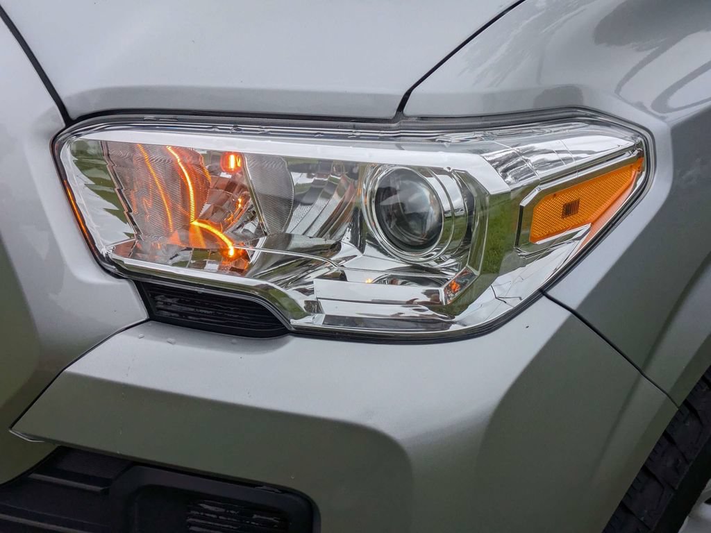 Used 2023 Toyota Tacoma SR AWD/4WD image 29