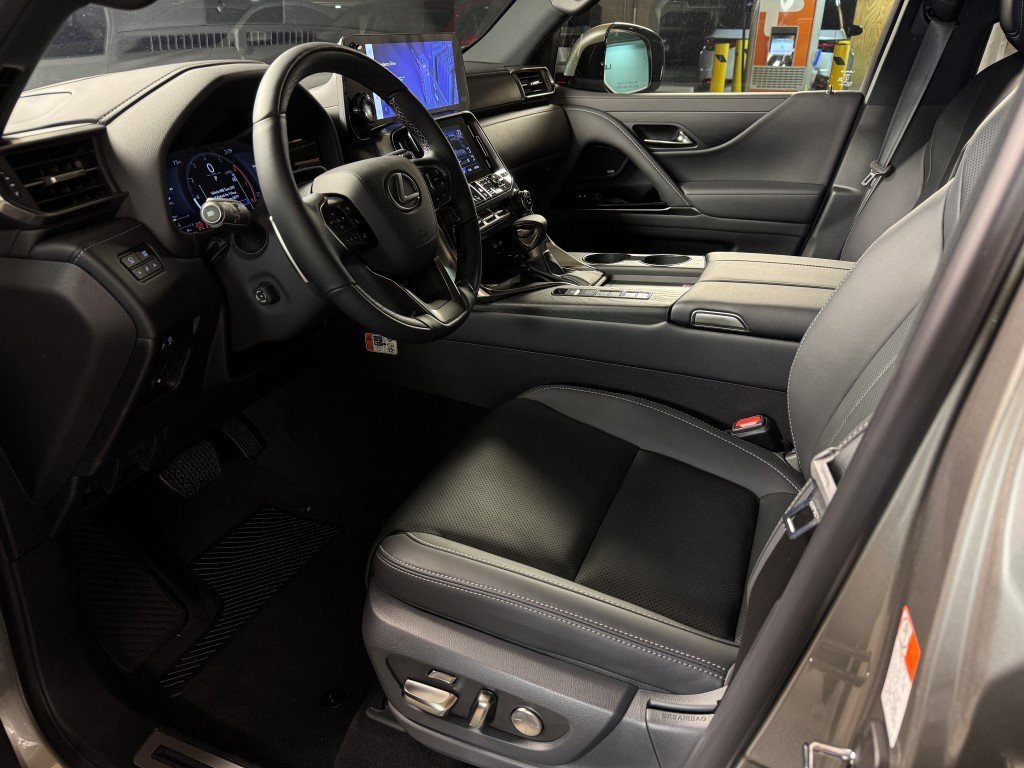 New 2025 Lexus LX 600 4WD w/ Luxury Package image 24