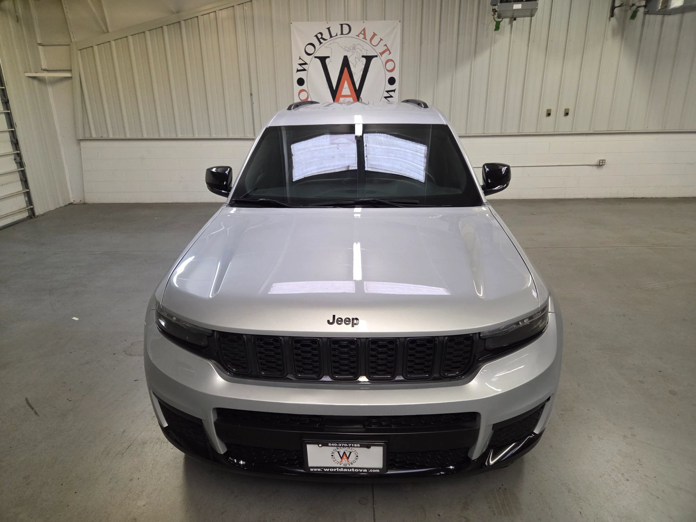 Used 2024 Jeep Grand Cherokee L Laredo AWD/4WD image 12