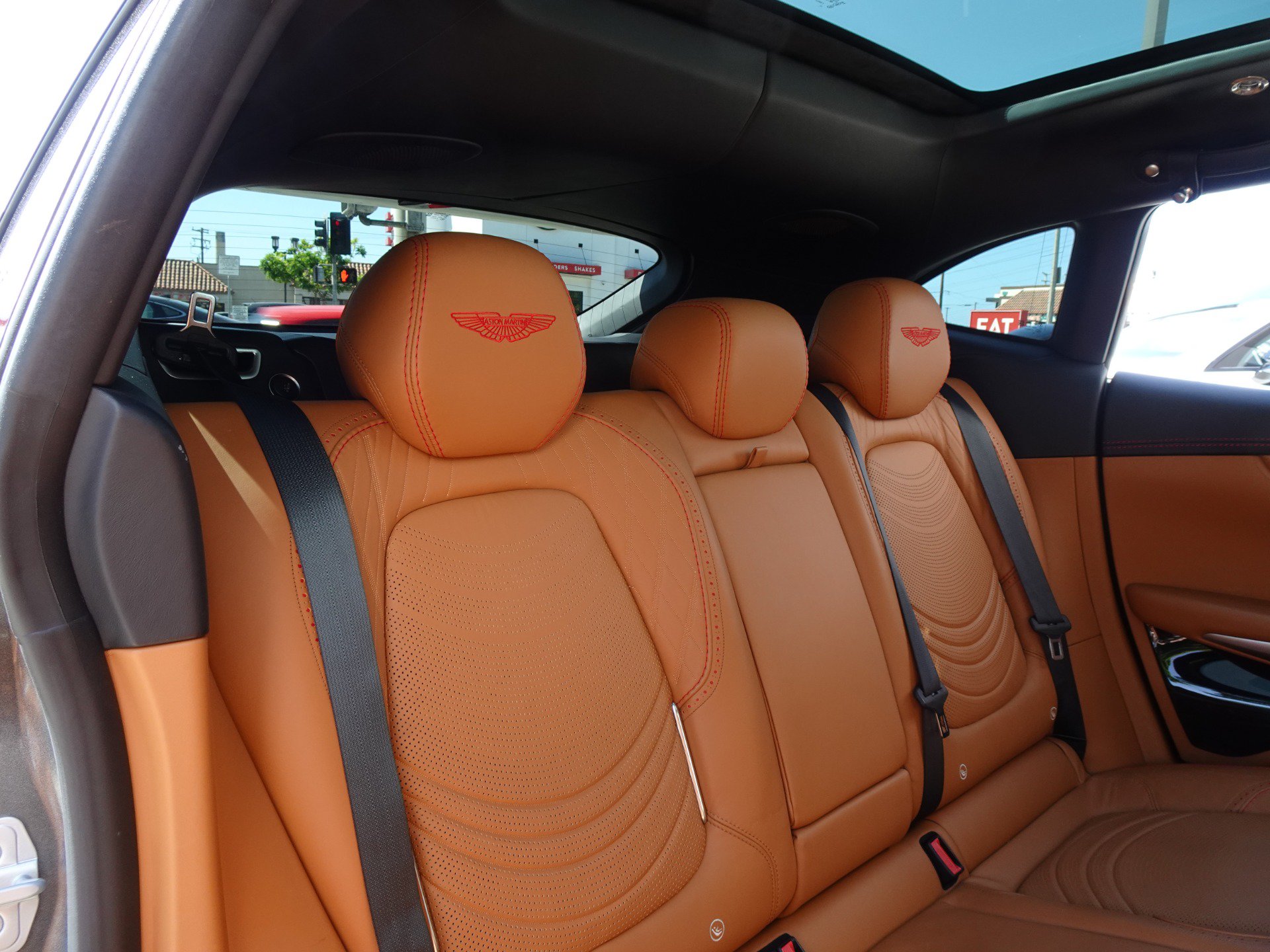 Used 2022 Aston Martin DBX AWD/4WD image 19