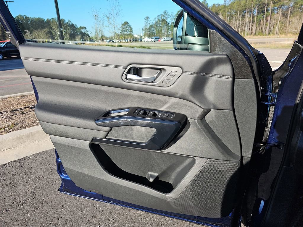 New 2026 Nissan Pathfinder Platinum FWD image 31