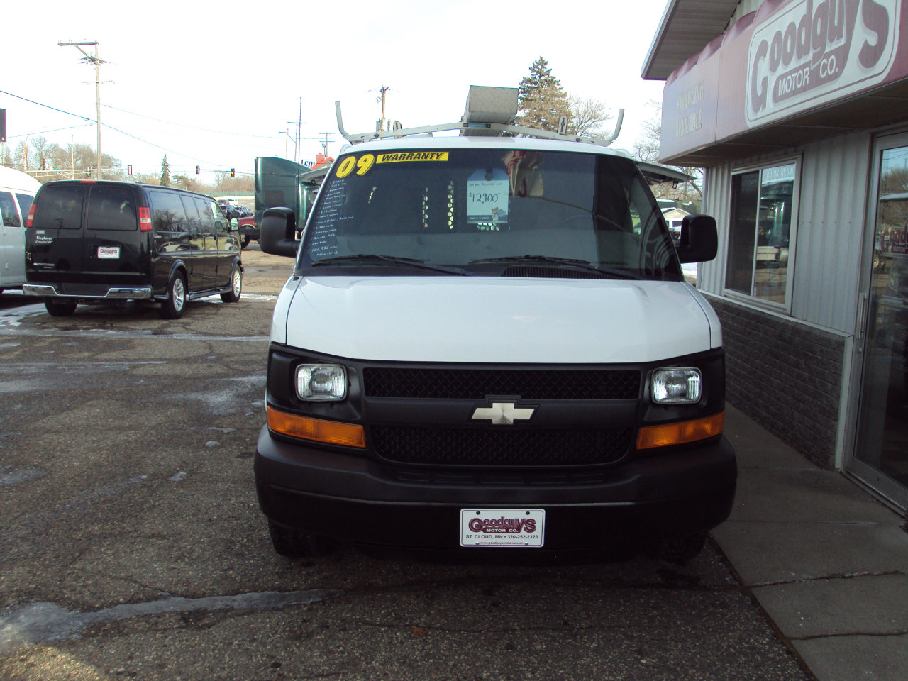 Used 2009 Chevrolet Express 2500 image 4
