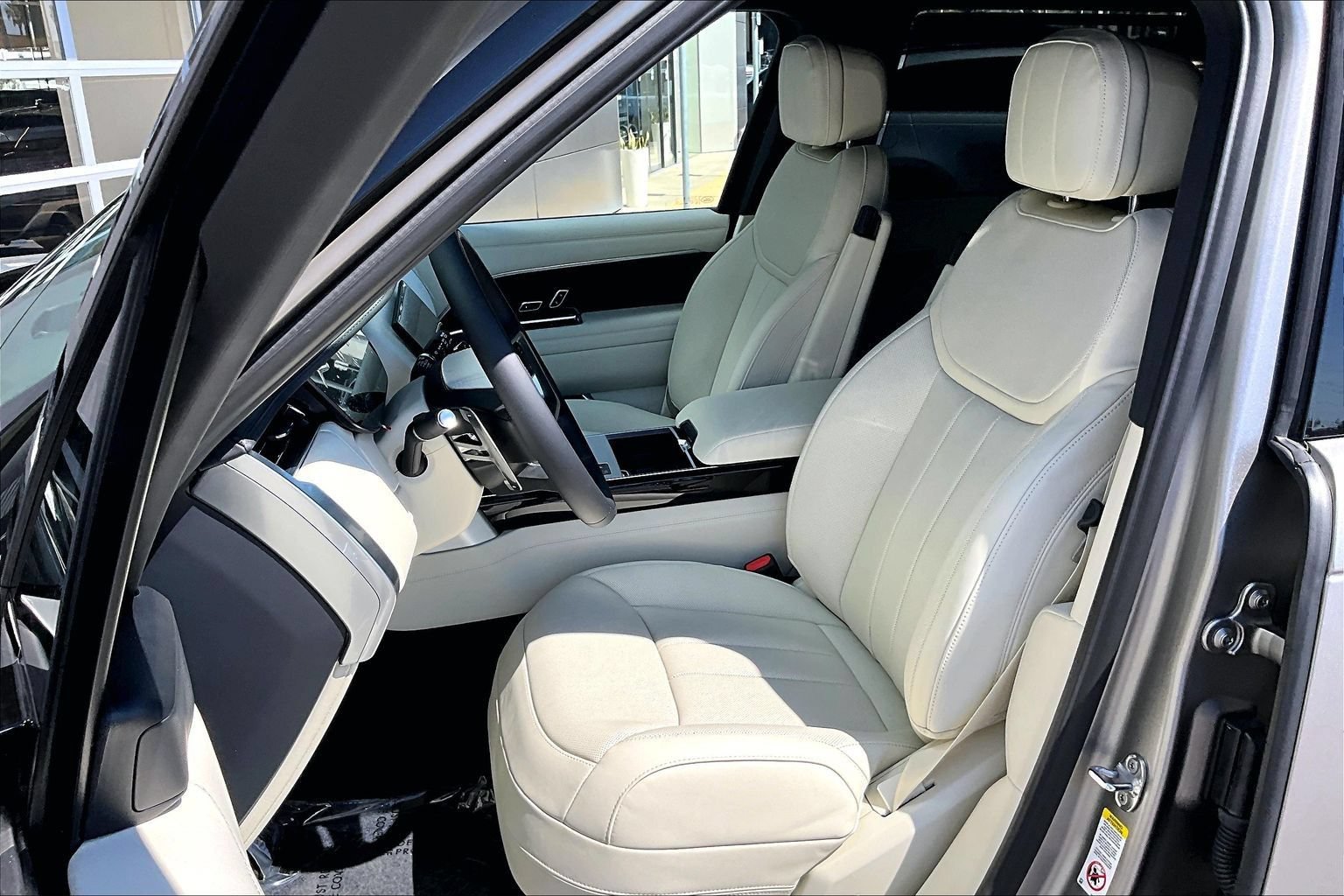 New 2026 Land Rover Range Rover Long Wheelbase SE AWD/4WD image 9