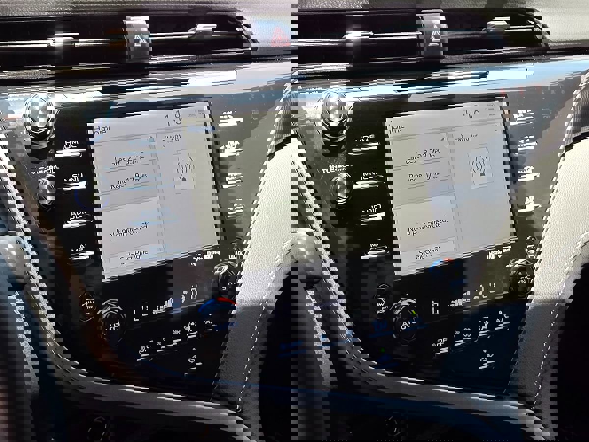 Used 2020 Toyota Camry XSE image 31