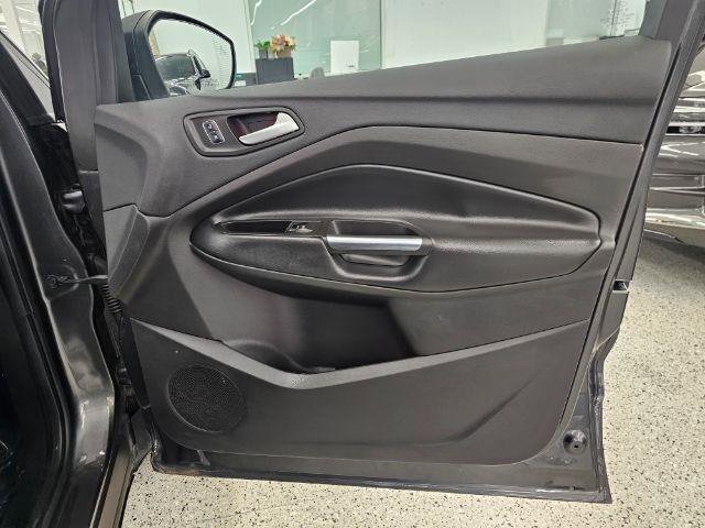 Used 2017 Ford Escape Titanium image 28