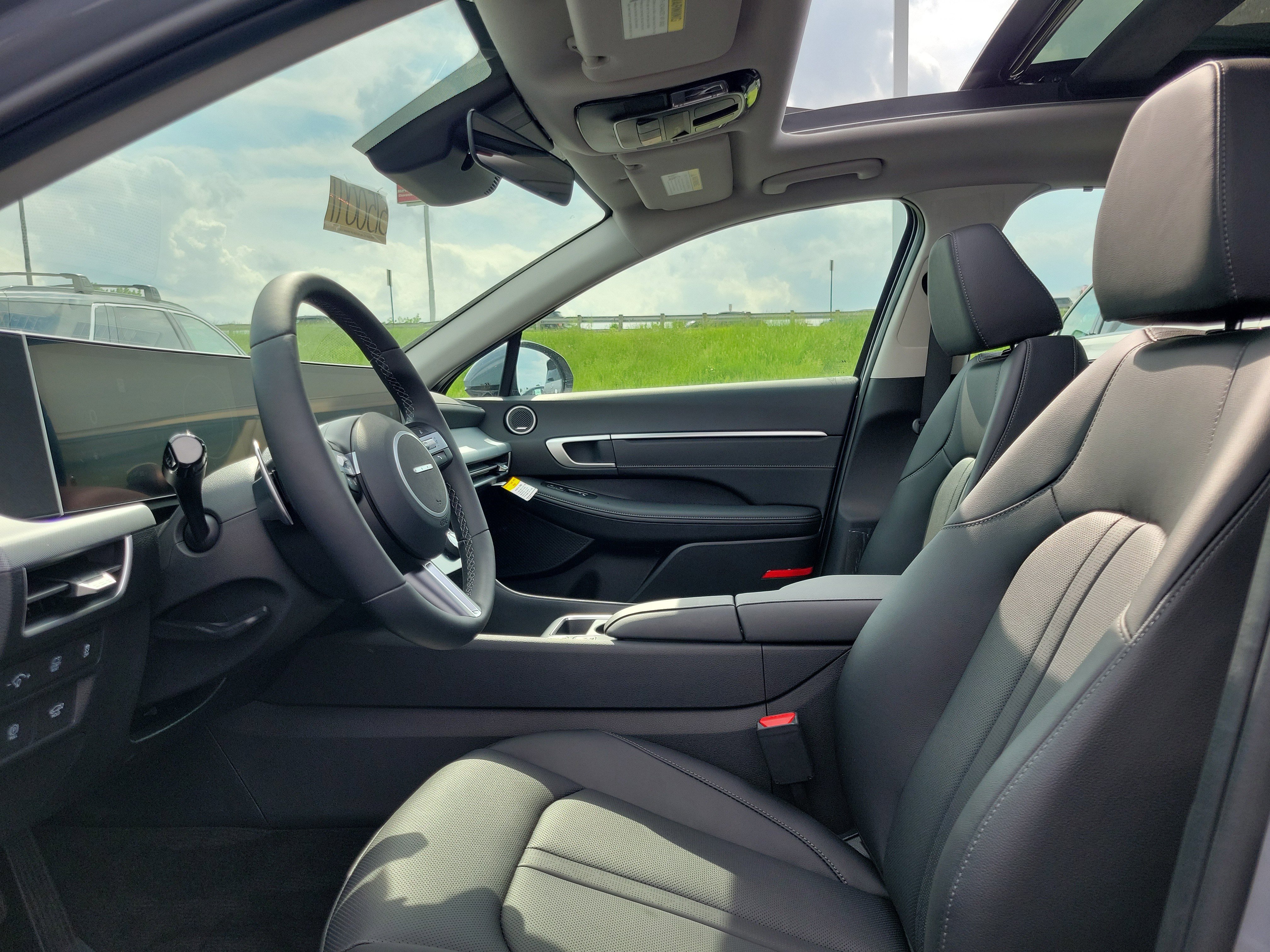 New 2025 Hyundai Sonata Limited image 14