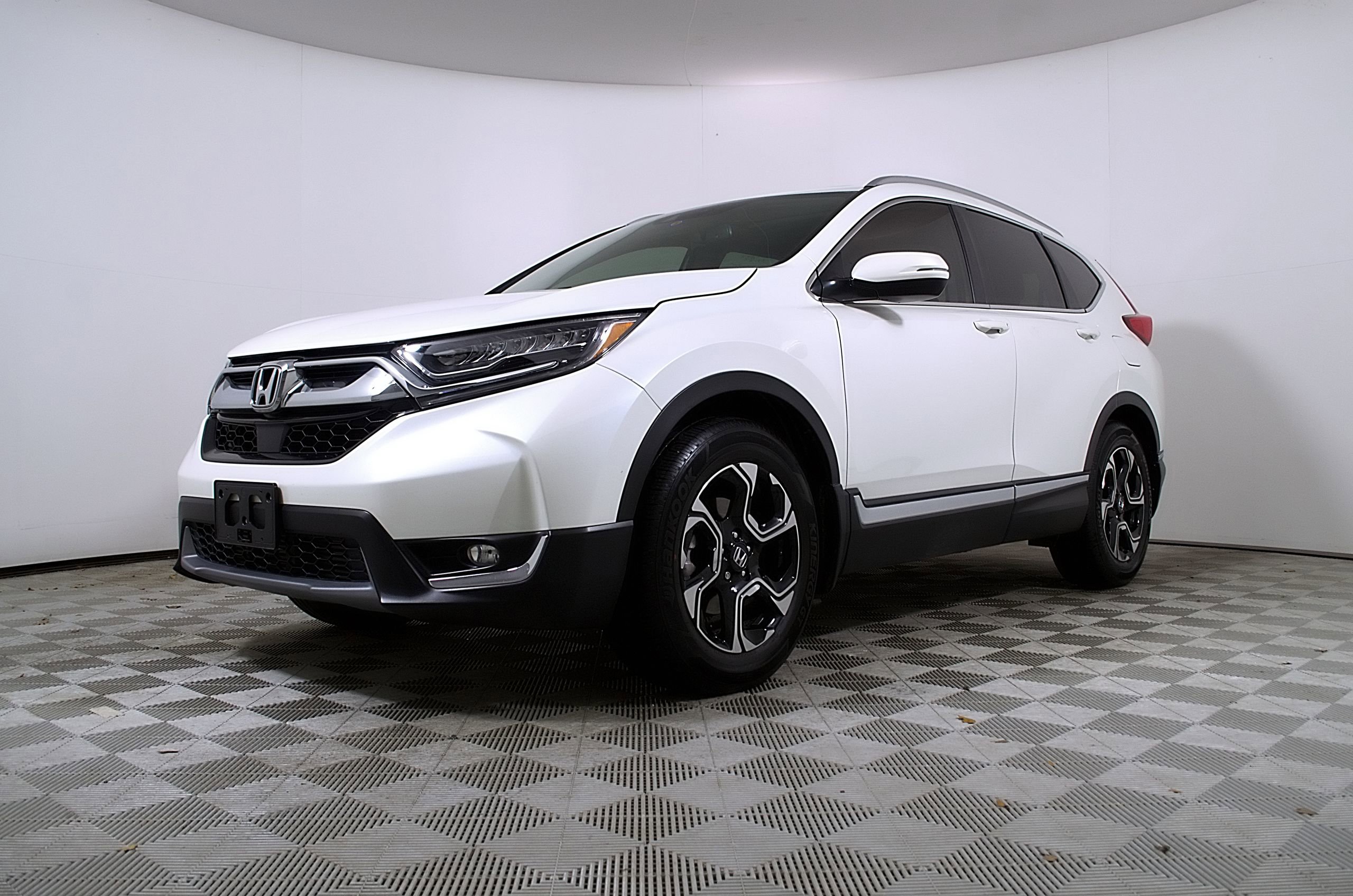 Used 2018 Honda CR-V Touring image 2