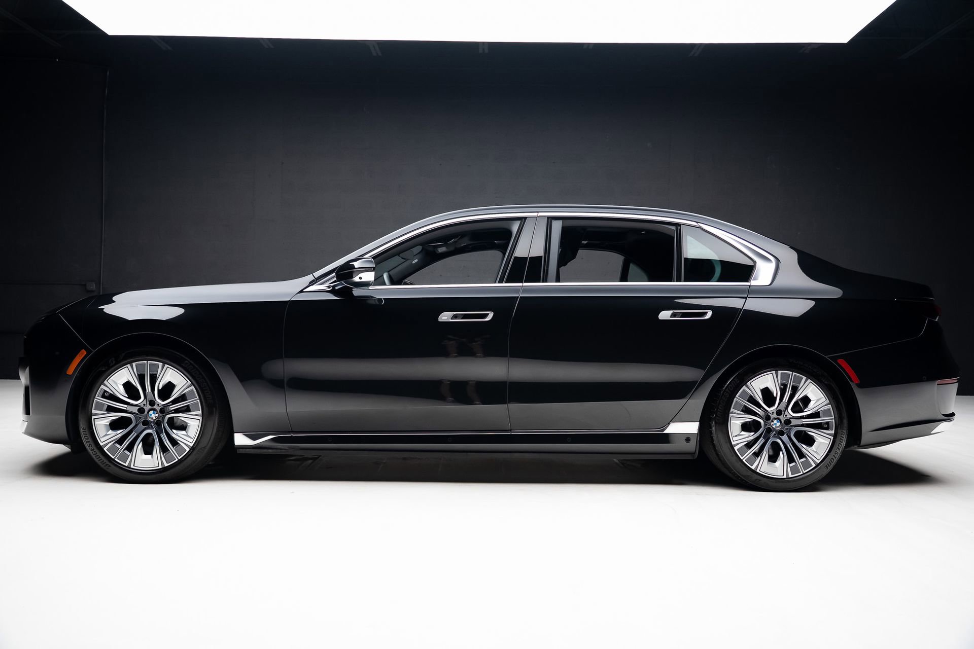 Used 2024 BMW i7 xDrive60 w/ Executive Package image 19