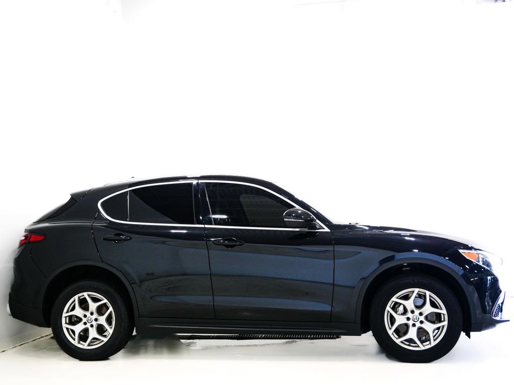 Used 2021 Alfa Romeo Stelvio Sprint w/ Sun & Sound Package AWD/4WD image 5