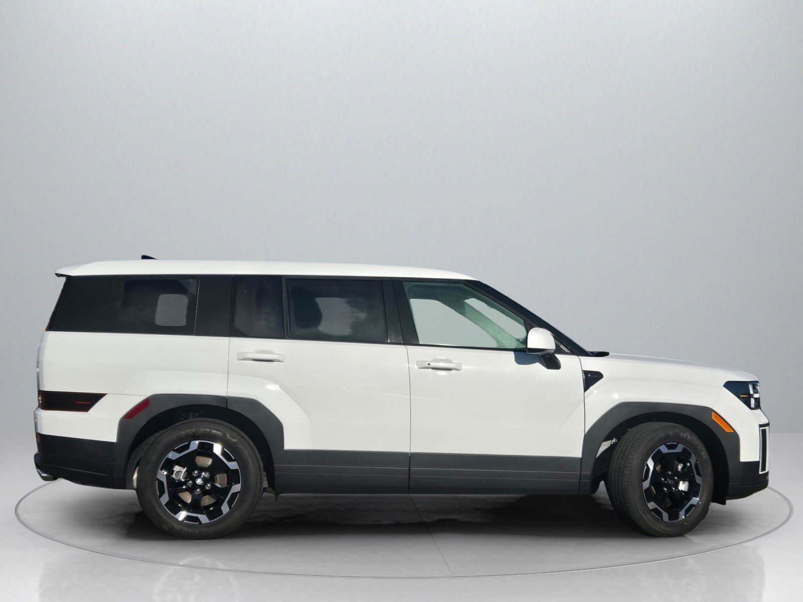 Certified 2025 Hyundai Santa Fe SE image 9